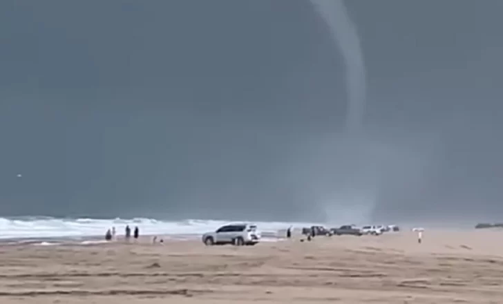 Impactante tromba marina en el balneario Reta