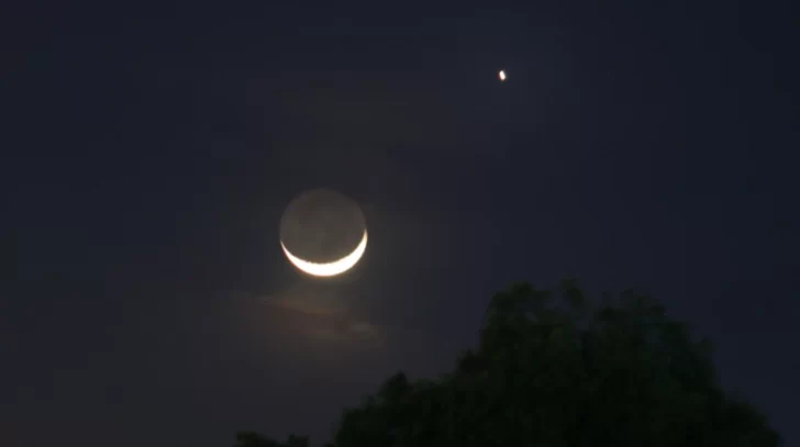 ¿Cuál es el planeta que aparece junto a la Luna en cada noche de febrero?