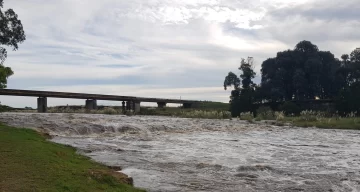 Alerta: fuerte crecida de Río Quequén