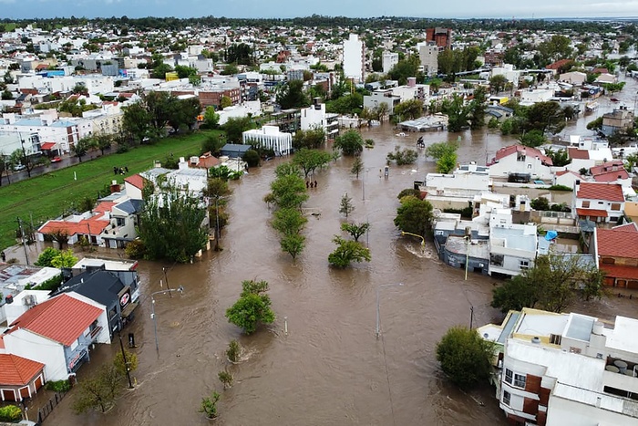 Kicillof sobre el temporal en Bahía Blanca: “Lo que pasó es tremendo, pero lo que viene es muy difícil”