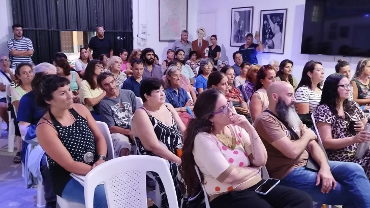 Charla sobre mujeres que enfrentaron a la dictadura