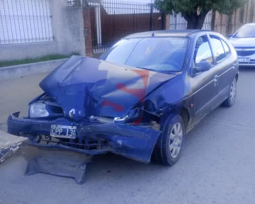 Una mujer herida en un choque y un conductor se dio a la fuga