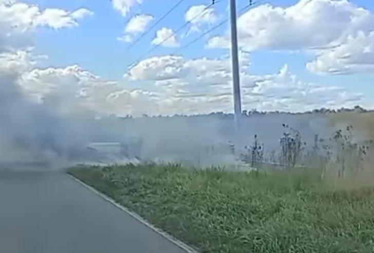 Incendio  en la Ruta 227: auto consumido por el fuego