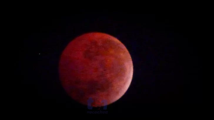 Hermosa Luna de Sangre se pudo apreciar desde Necochea y Quequén