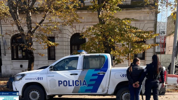Mujer aprehendida por amenazar a su pareja