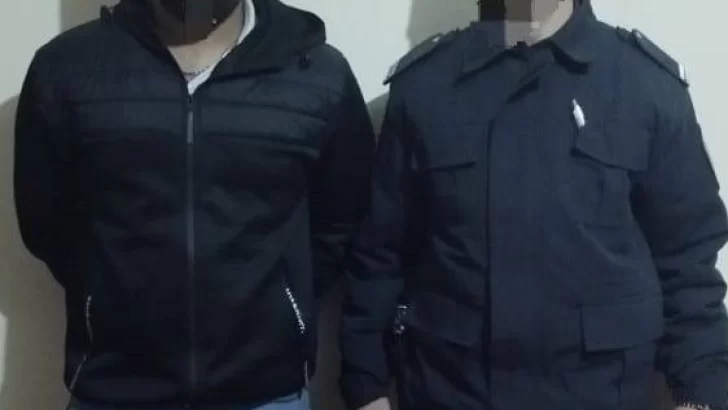 Amenazaba a sus vecinos y tenía un arma en su casa