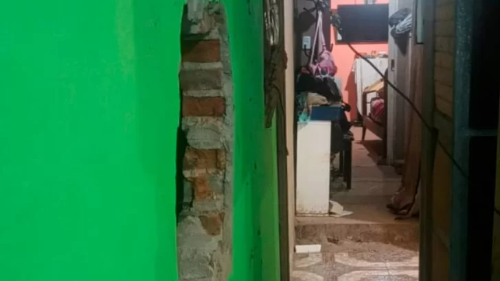 Insólito: hicieron un boquete en su casa para robarle al vecino