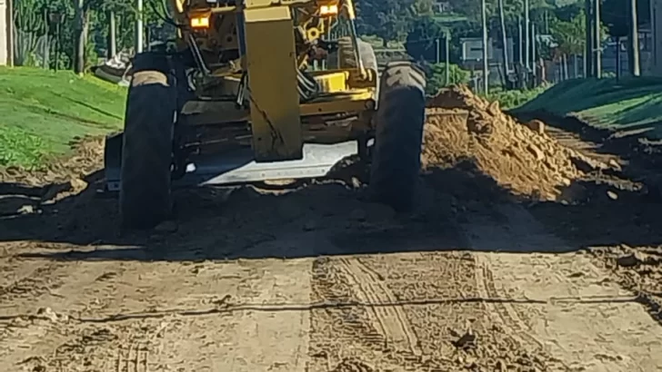 Mantenimiento vial: el EMSUR trabaja en calles de tierra de la ciudad y el distrito