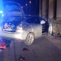 Video de película: escapaba de un control policial y se cayó desde un puente
