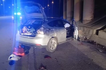 Video de película: escapaba de un control policial y se cayó desde un puente