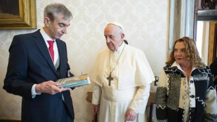 “Alguien fue a asistirlo y lo encontró sin vida”: Nelson Castro dio detalles de la muerte del papa Francisco