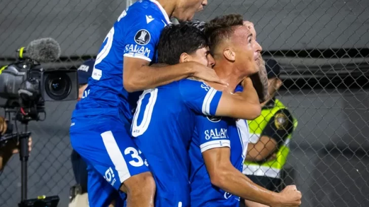 Vélez goleó en su visita a Paraguay y Palermo dejó de ser el DT de Olimpia