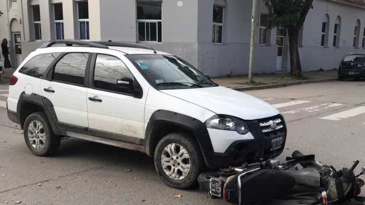 Un motociclista herido en un choque en el centro