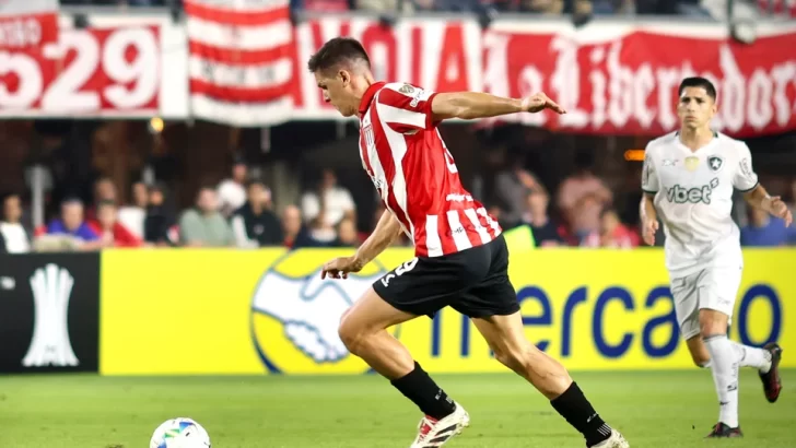 Estudiantes venció al campeón y quedó segundo del Grupo A