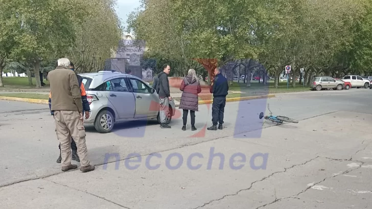 Ciclista hospitalizado tras choque en pleno centro