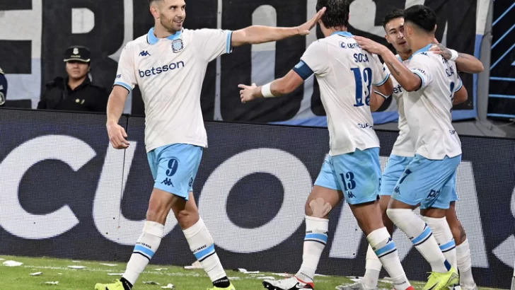Racing goleó Banfield y se arrimó a puestos de clasificación