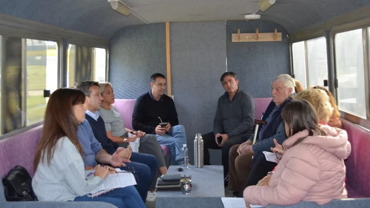 Rojas va al Barrio 9 de  Julio  hablar con vecinos