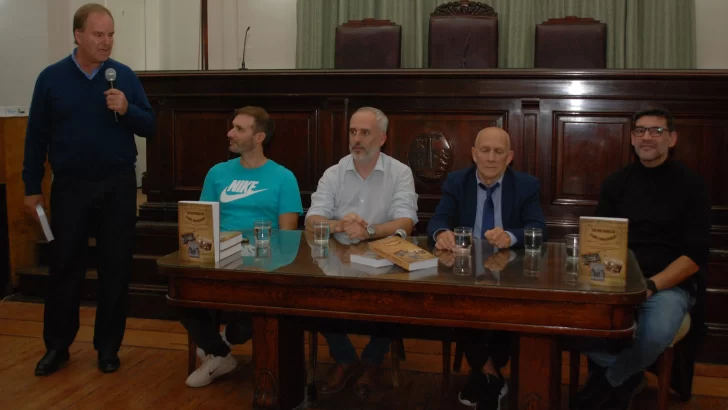 Rojas y Schwarz participaron de la presentación del libro “100 Historias en Clubes Bonaerenses”