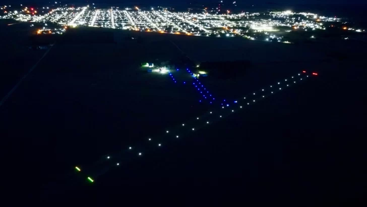 La pista del aeródromo de San Cayetano operativa las 24 horas