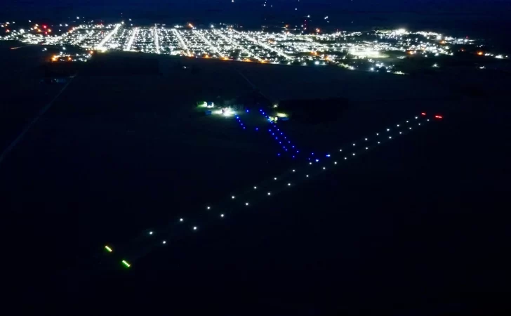 La pista del aeródromo de San Cayetano operativa las 24 horas