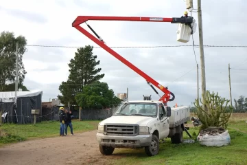 Se colocaron luminarias y se mejora la infraestructura del barrio 16 viviendas