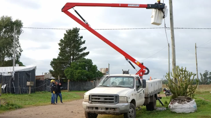Se colocaron luminarias y se mejora la infraestructura del barrio 16 viviendas