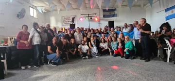 Los jubilados festejaron un nuevo encuentro entre danzas, tortas fritas y los colores de la patria