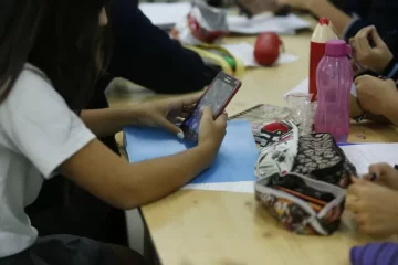 Aplican pautas para el uso de celulares en escuelas municipales