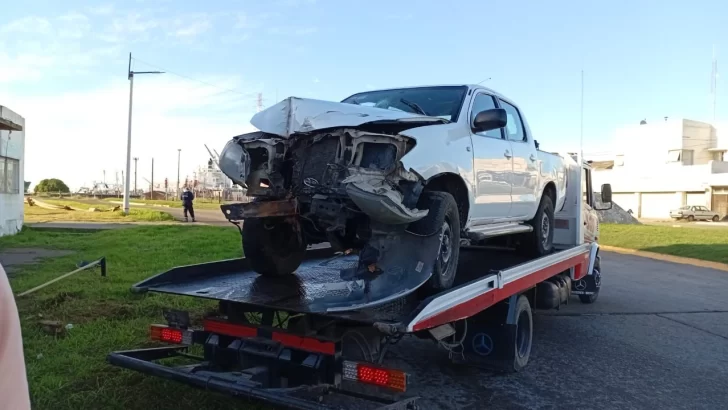 Una camioneta chocó contra un comercio en 59 y 14: el conductor dio 1.48 en el test de alcoholemia