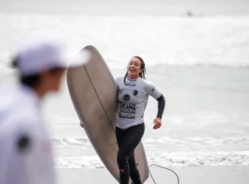 Evelyn Gontier expresó su alegría al llegar del Sudamericano con el tercer puesto en longboard