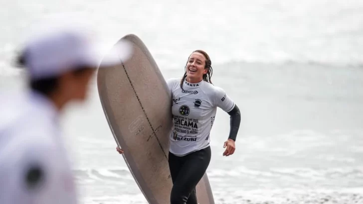Evelyn Gontier expresó su alegría al llegar del Sudamericano con el tercer puesto en longboard