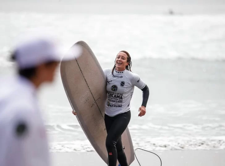 Evelyn Gontier expresó su alegría al llegar del Sudamericano con el tercer puesto en longboard