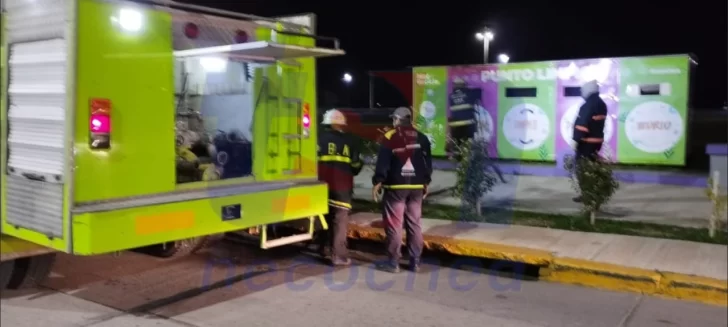 Incendio en contenedor en Av. 2 y 83