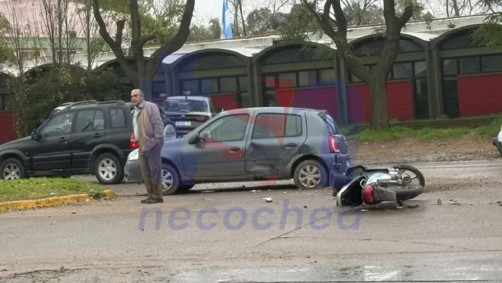 Accidente de tránsito en Av. Jesuita Cardiel y calle 44