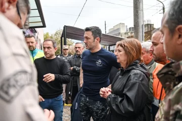 Luis Petri recorrió zonas inundadas y advirtió que en Campana hay más de 1.600 evacuados