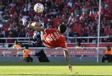 No sabés lo que te perdiste si no viste el gol de chilena de Montiel