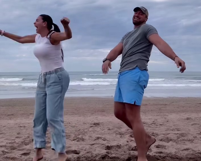 Belu Lucius disfruta en Necochea: las ballenas, El Eternauta y los atardeceres inigualables en la playa
