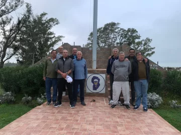 Reconocimiento al quequenense Leoz por su participación en la formación de paracaidistas