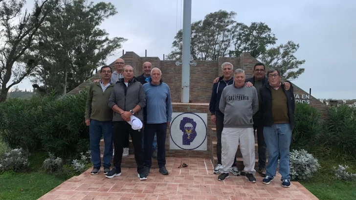 Reconocimiento al quequenense Leoz por su participación en la formación de paracaidistas