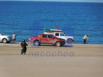 Con vehículos, estaban pescando en la zona de balnearios