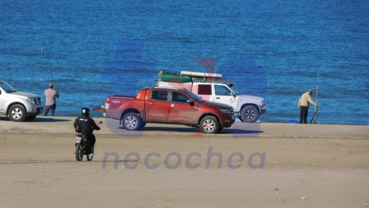 Con vehículos, estaban pescando en la zona de balnearios