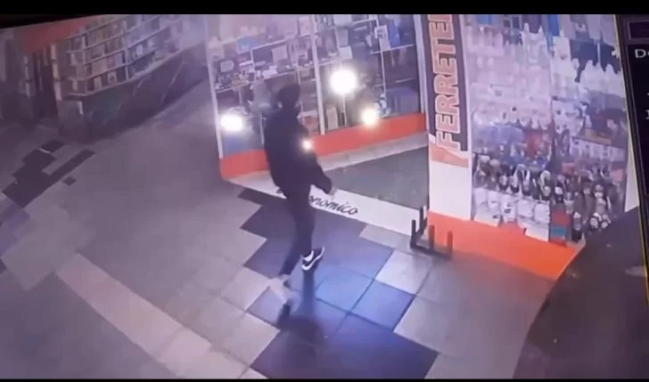 Rompieron la vidriera de una ferretería en la madrugada