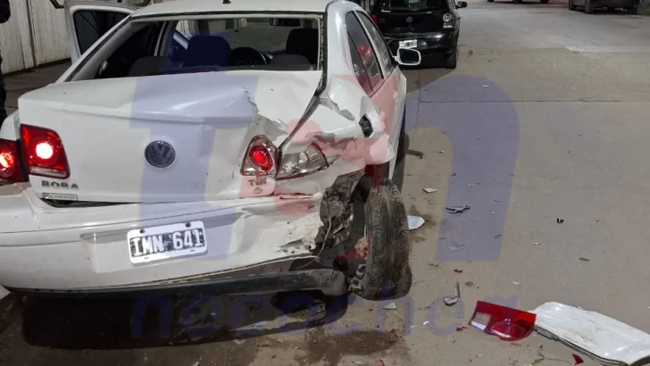 Accidente en 59 y 26: camioneta impactó a dos vehículos estacionados