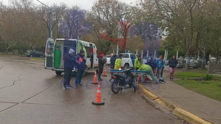 Accidente entre un auto y una bicicleta en 59 y 58