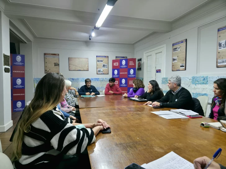 Reunión de urgencia:  preocupación por las bibliotecas populares
