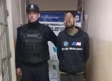 Detienen a prófugo que deambulaba con una escalera