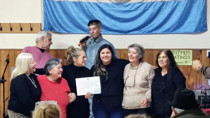 En Quequén los adultos mayores conmemoraron el 25 de Mayo a puro baile