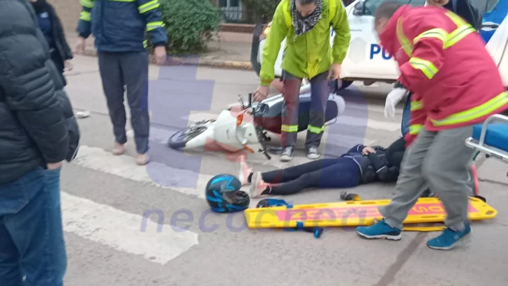 En pleno siglo 21, en Necochea podés chocar con un caballo: una mujer resultó hospitalizada