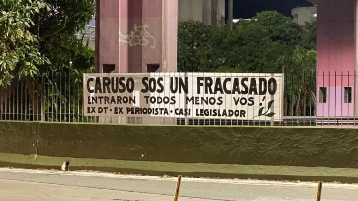 Tras las elecciones en CABA, aparecieron pasacalles burlándose contra Ricardo Caruso Lombardi
