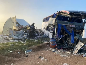 Identificaron víctimas del choque entre camión y un micro que partió de Necochea